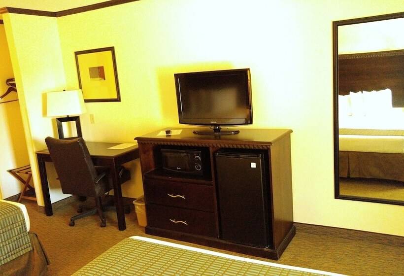 Отель Cochran Inn & Suites