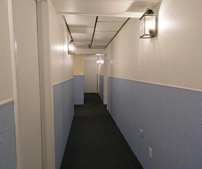 בית מלון כפרי Cold Creek Inn