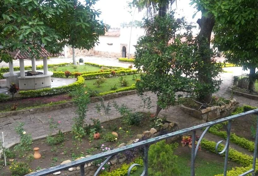 ホテル El Castillo Chinauta