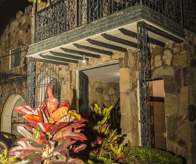 ホテル El Castillo Chinauta