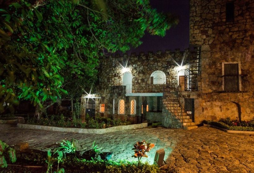 ホテル El Castillo Chinauta