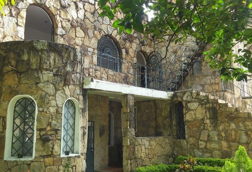 ホテル El Castillo Chinauta