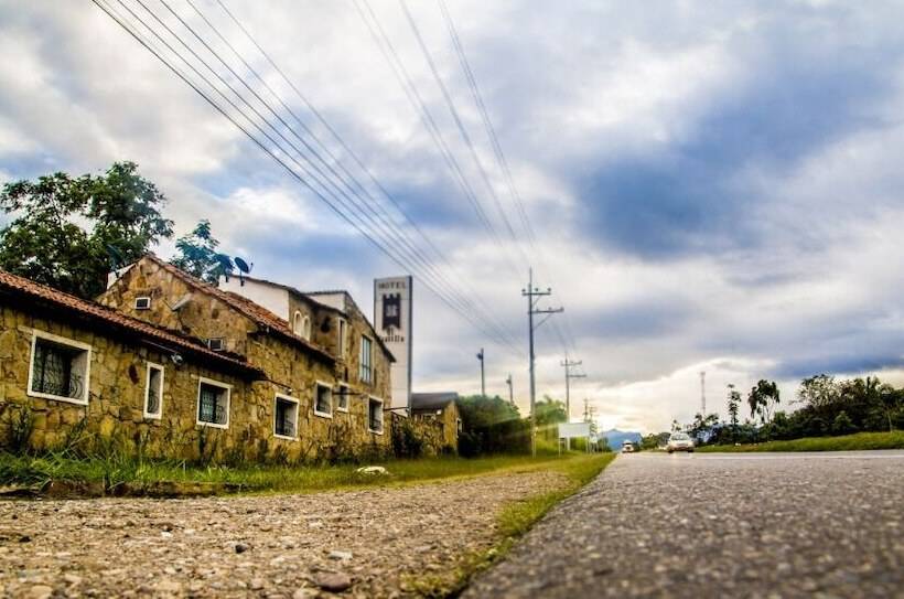 ホテル El Castillo Chinauta