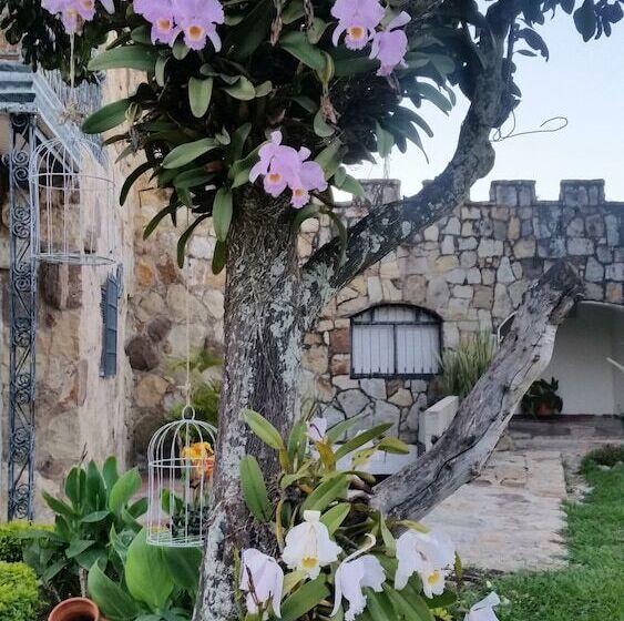 ホテル El Castillo Chinauta