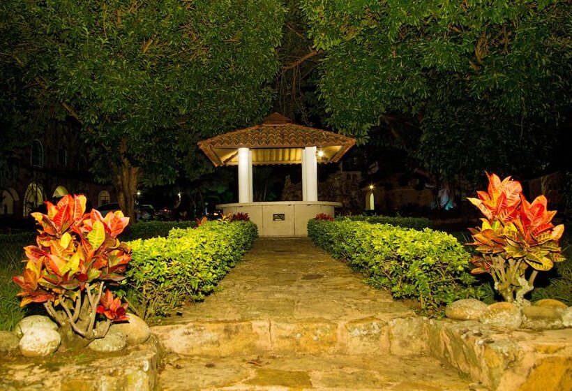 ホテル El Castillo Chinauta