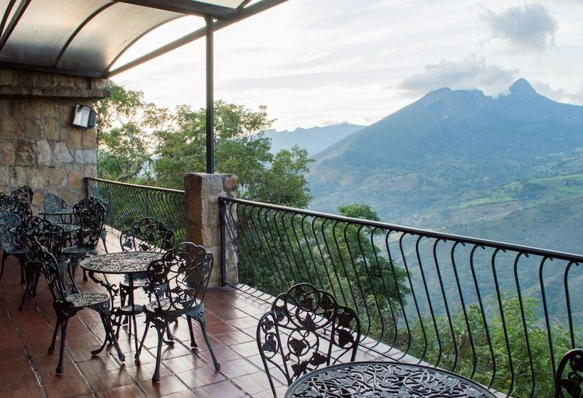 ホテル El Castillo Chinauta