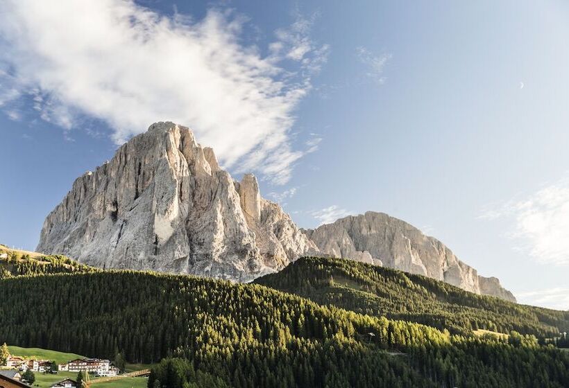 هتل Garni Apartments Villa Gardena