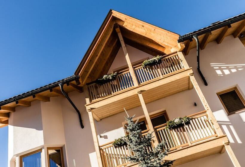 هتل Garni Apartments Villa Gardena