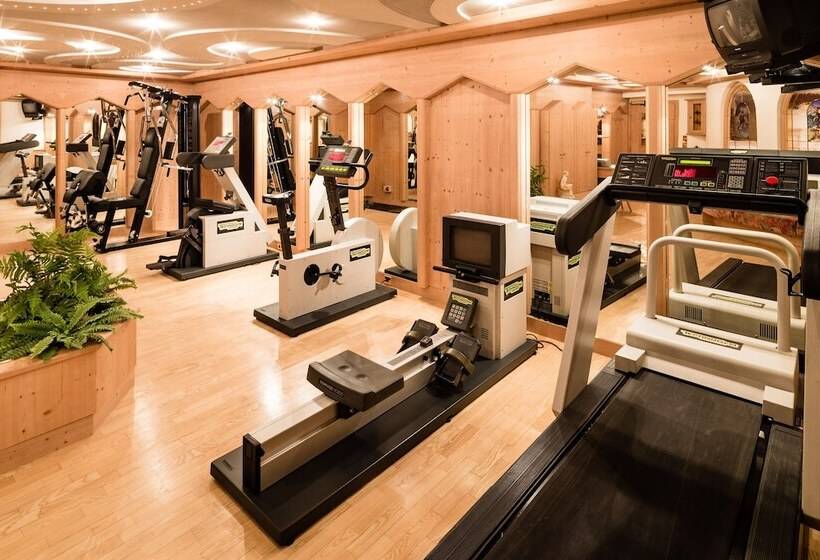 هتل Garni Apartments Villa Gardena