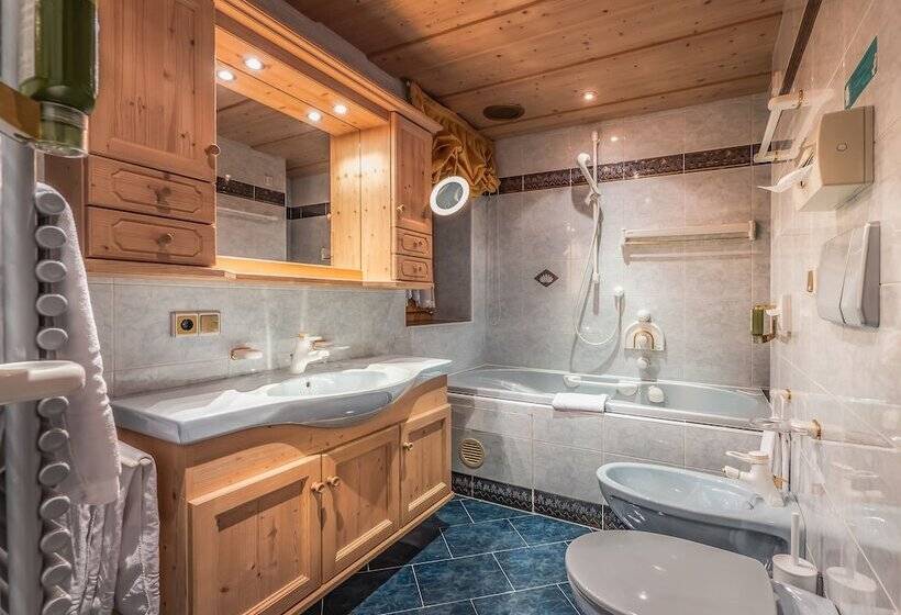 هتل Garni Apartments Villa Gardena