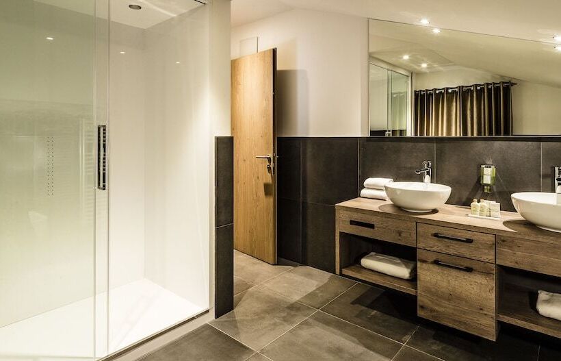 هتل Garni Apartments Villa Gardena