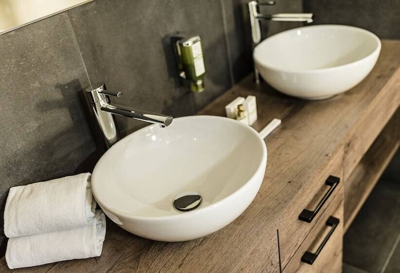 هتل Garni Apartments Villa Gardena