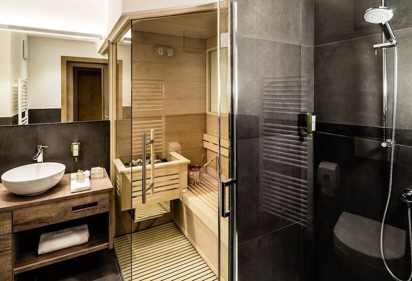 هتل Garni Apartments Villa Gardena