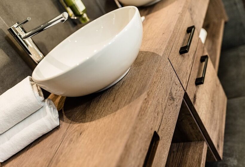 هتل Garni Apartments Villa Gardena