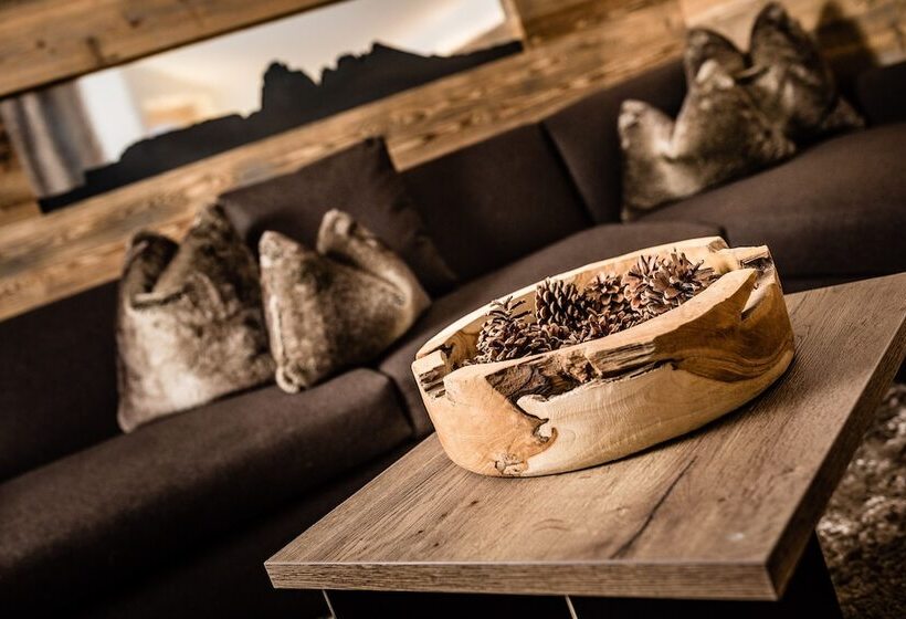 هتل Garni Apartments Villa Gardena