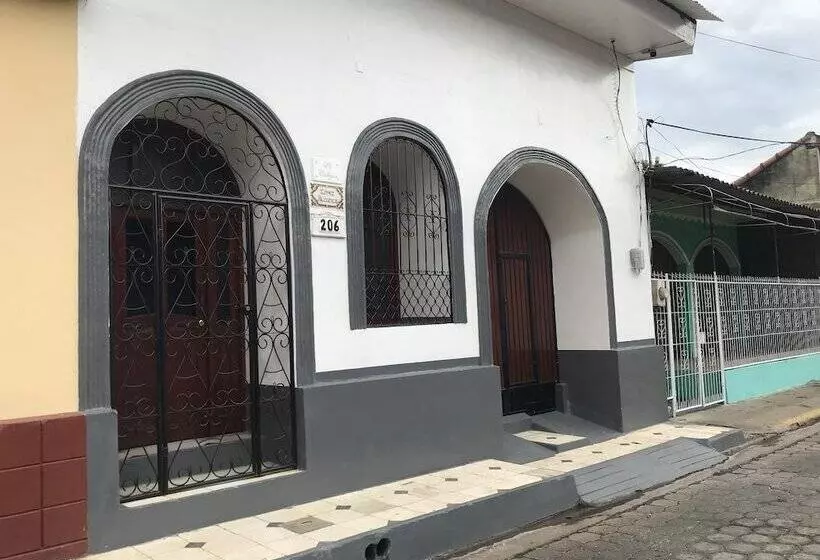 هتل El Callejon Guest House