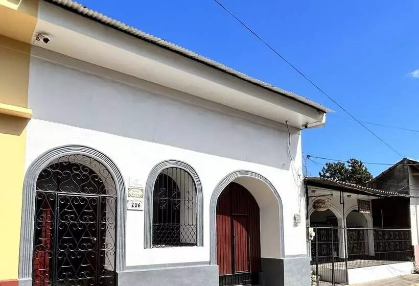 هتل El Callejon Guest House