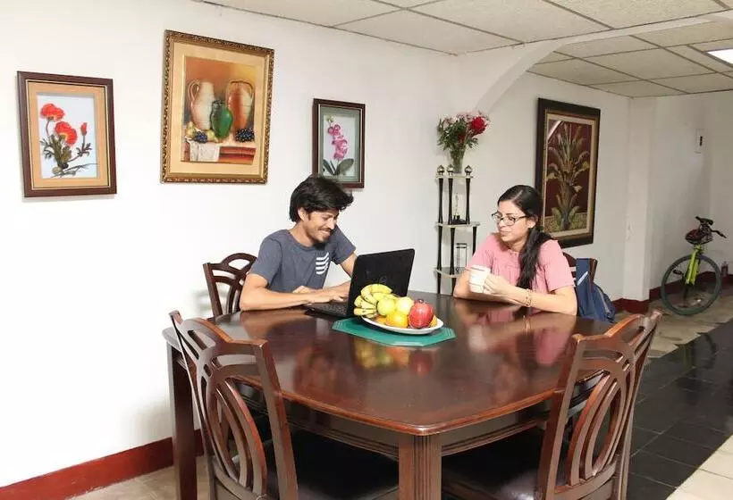 هتل El Callejon Guest House