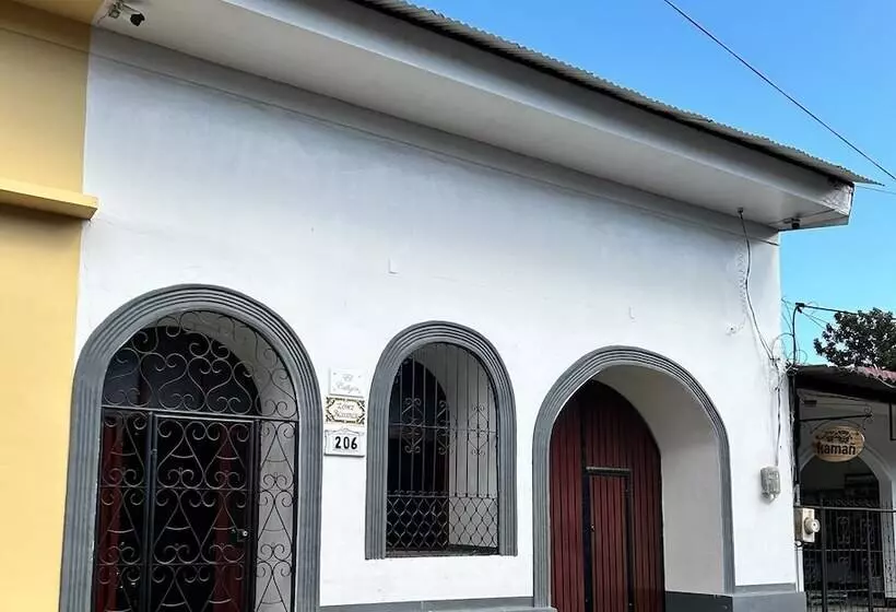 هتل El Callejon Guest House