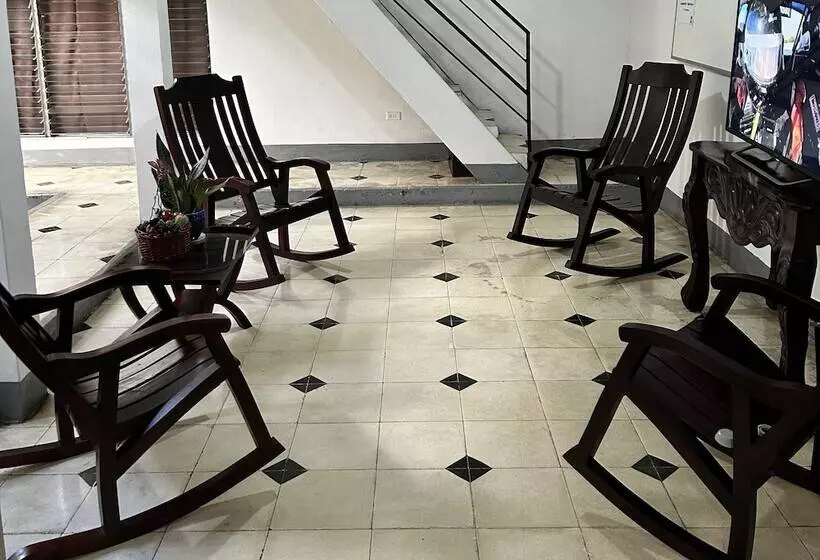 هتل El Callejon Guest House