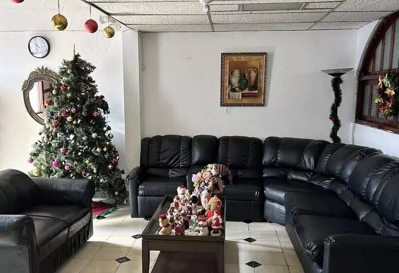 هتل El Callejon Guest House