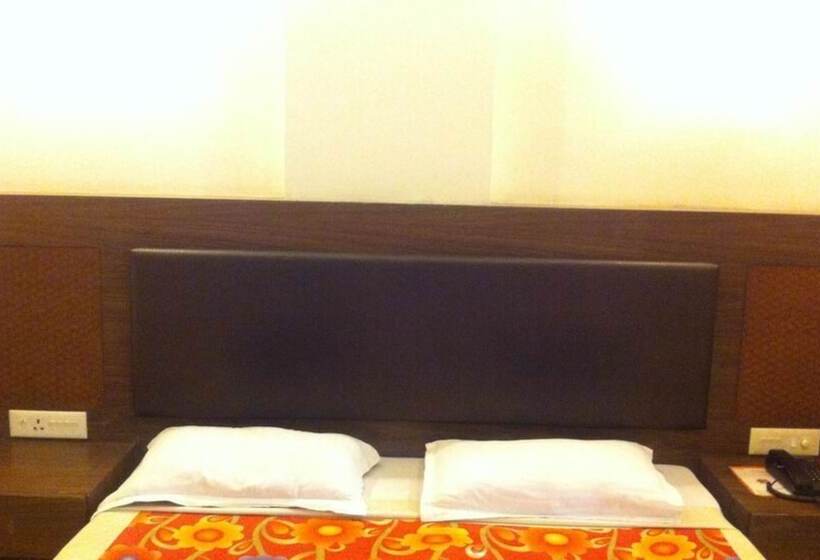 ホテル Goroomgo Heera Celebration Mathura