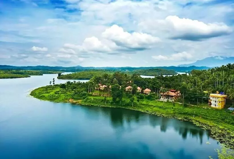 ホテル Karapuzha Village Resort