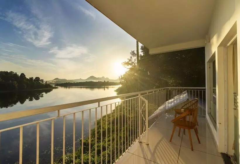 ホテル Karapuzha Village Resort