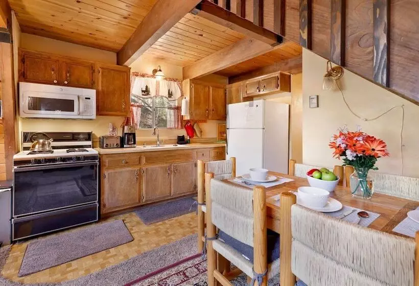 Hotelli Three Bears Cabin #1574