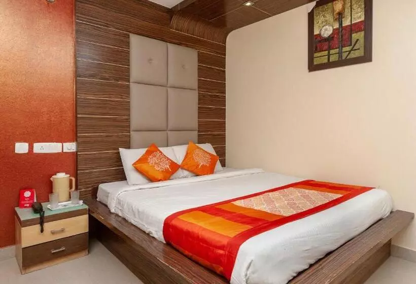 ホテル Collection O Seven Hills Inn