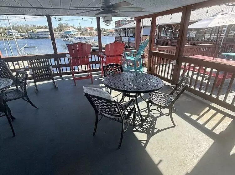 Good Times Motel And Marina