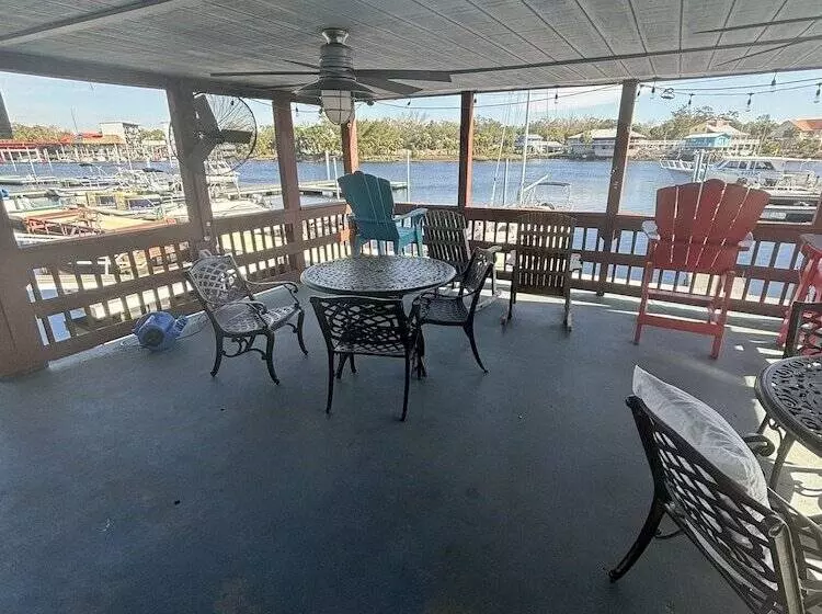 Good Times Motel And Marina