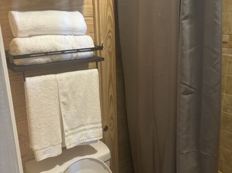 Good Times Motel And Marina