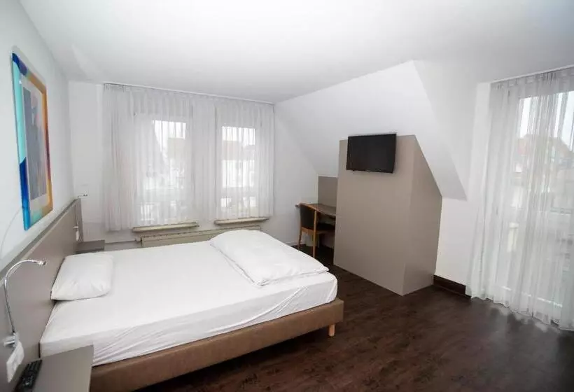 Hotelli Am Schillerplatz