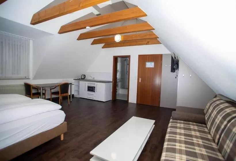 Hotelli Am Schillerplatz