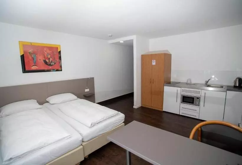 Hotelli Am Schillerplatz