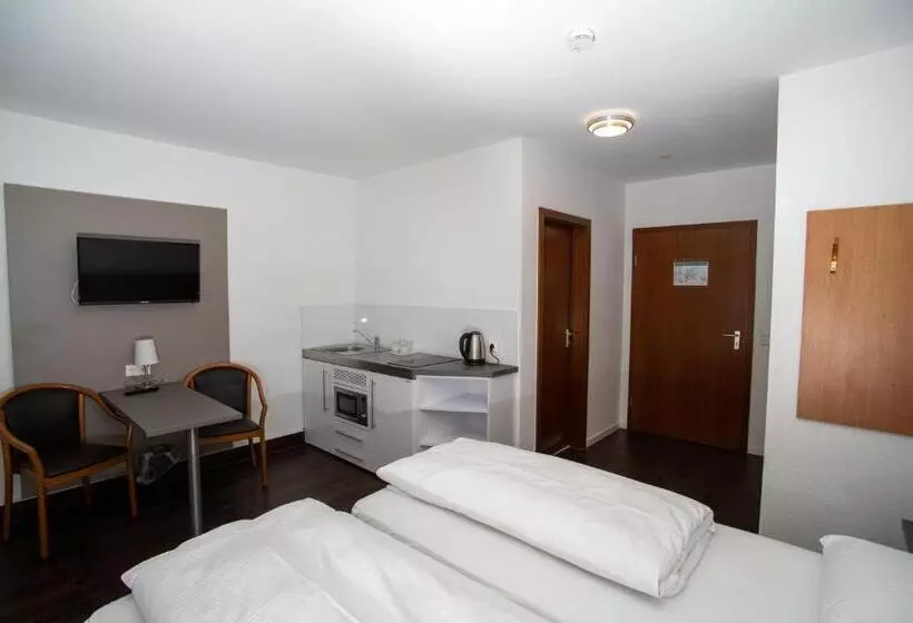 Hotelli Am Schillerplatz