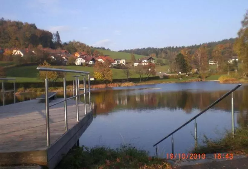 Hotelli Gasthof Und Pension Haunschmid