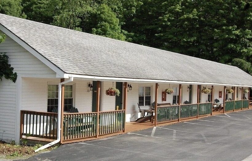 בית מלון כפרי Maple Leaf Lodge