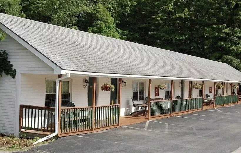 Hotelli Maple Leaf Lodge