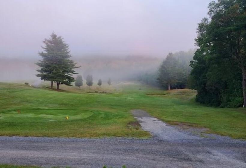 בית מלון כפרי Maple Leaf Lodge