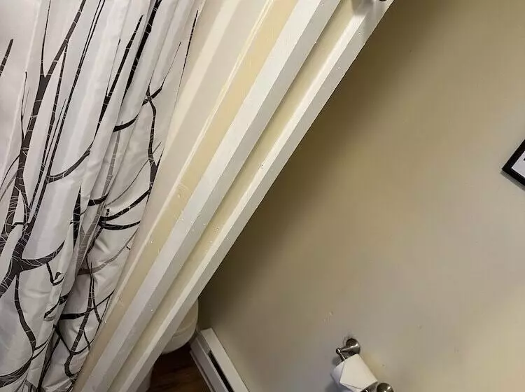 Hotelli Maple Leaf Lodge