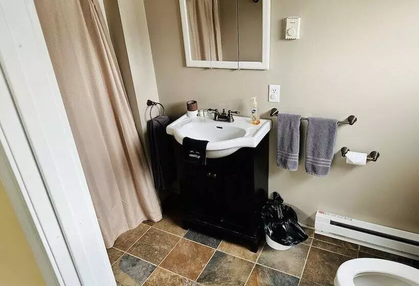 Hotelli Maple Leaf Lodge