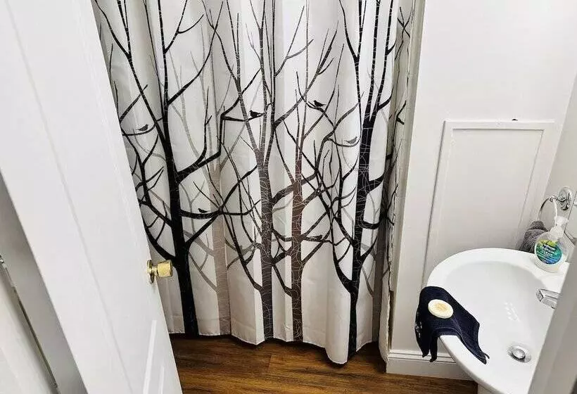 Hotelli Maple Leaf Lodge