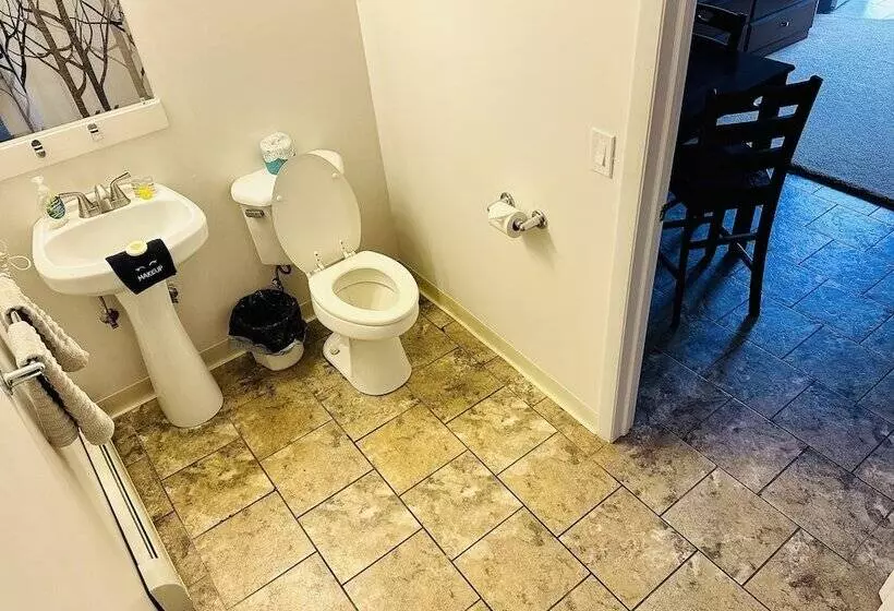 Hotelli Maple Leaf Lodge