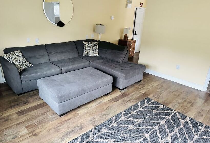 בית מלון כפרי Maple Leaf Lodge