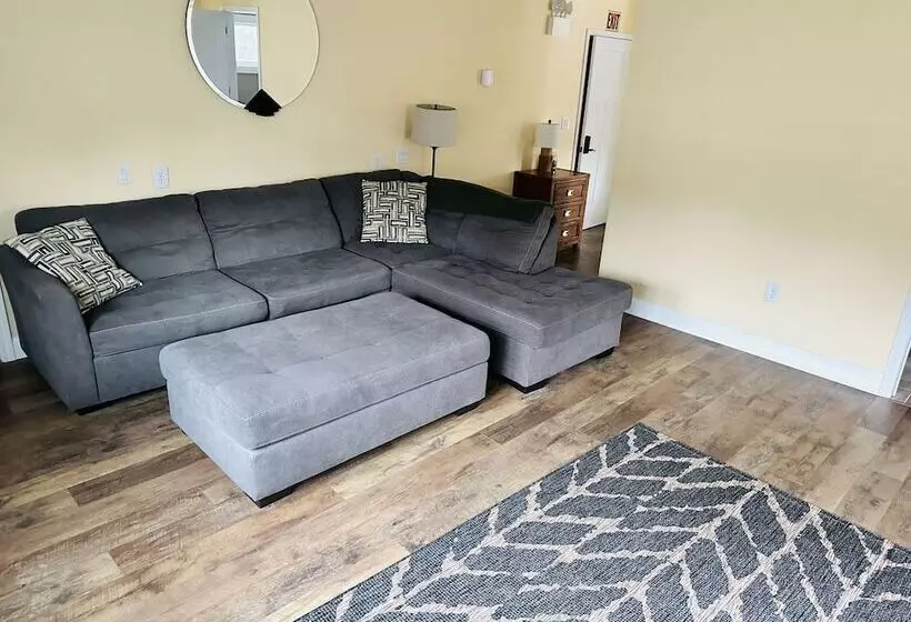 Hotelli Maple Leaf Lodge