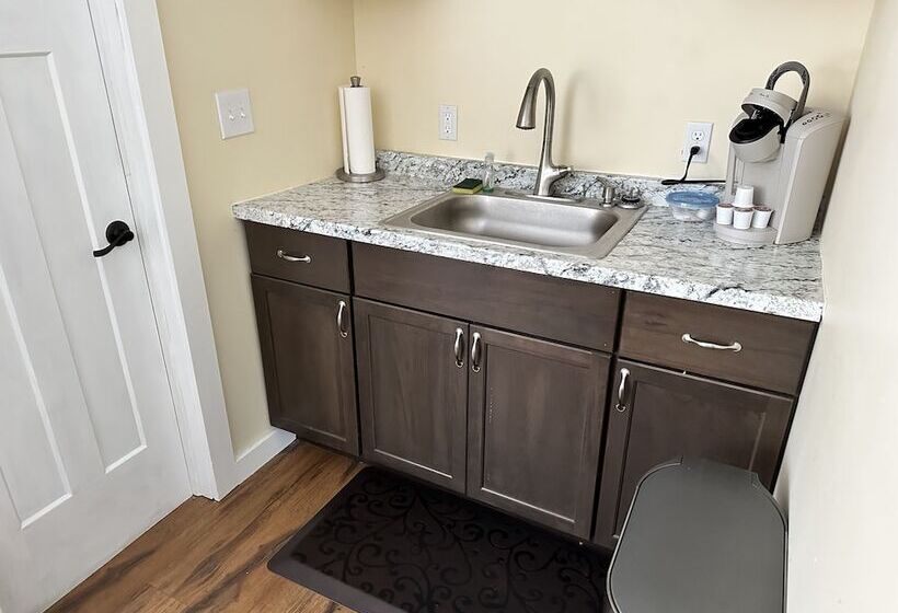 בית מלון כפרי Maple Leaf Lodge