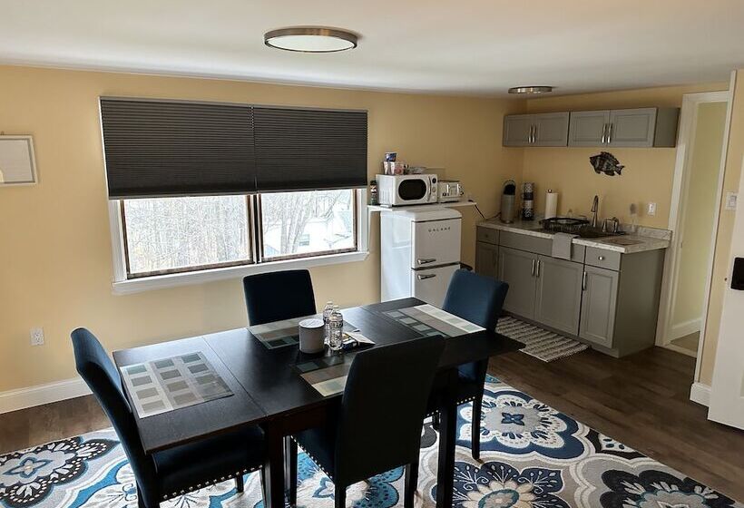 בית מלון כפרי Maple Leaf Lodge