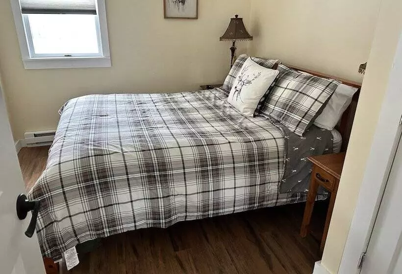 Hotelli Maple Leaf Lodge